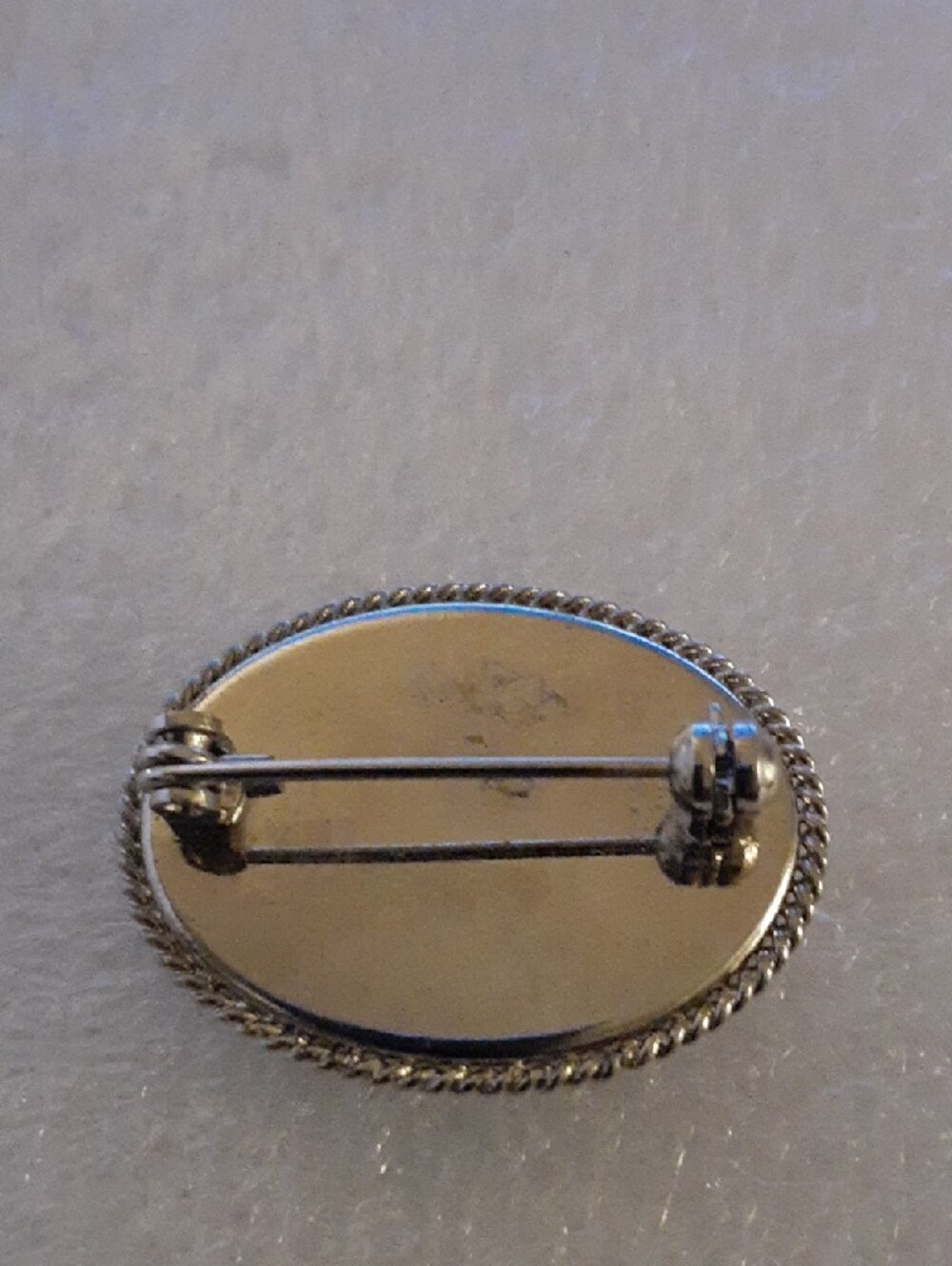 Handcrafted Floral Micro-Mosaic Oval Pin in Green - Picture 3 of 4